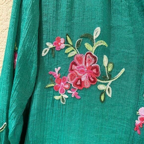 Fig and Flower embroidered green flowered‎ long sleeve top in medium - Picture 2 of 11